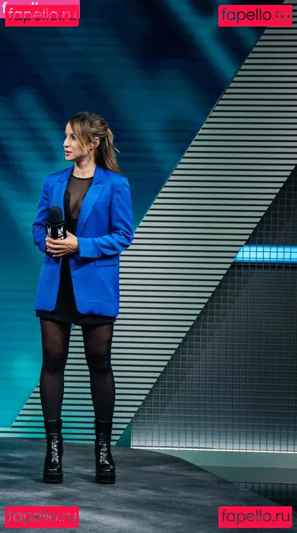 Laure Valée Onlyfans Photo Gallery 