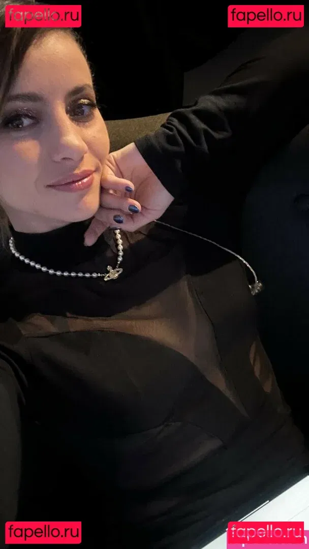 Laure Valée Onlyfans Photo Gallery 