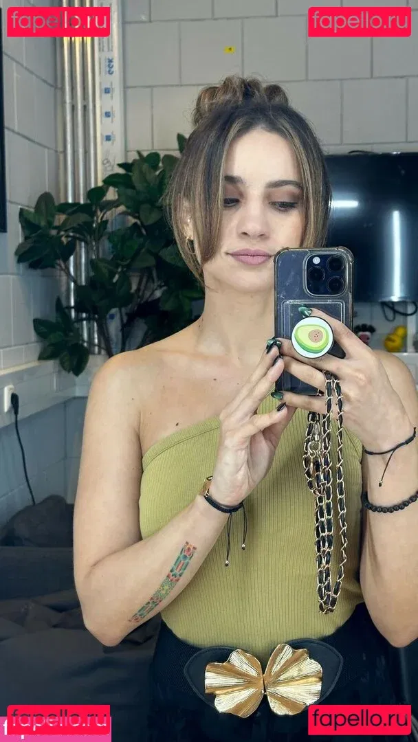 Laure Valée Onlyfans Photo Gallery 