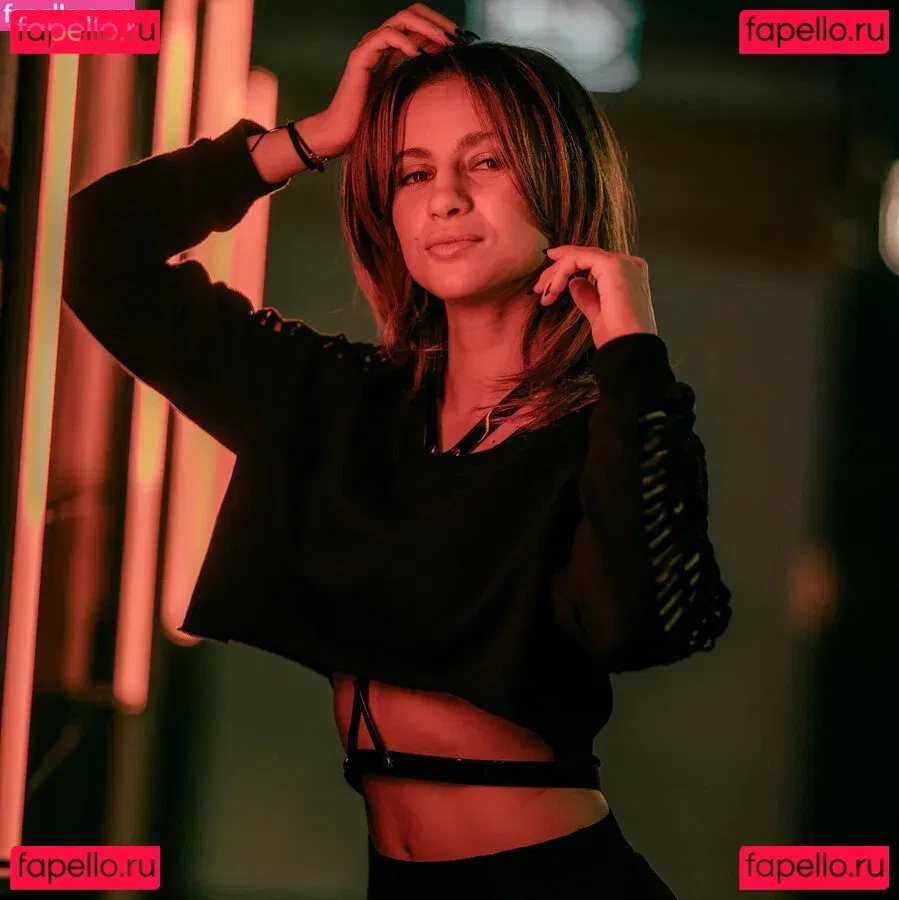 Laure Valée Onlyfans Photo Gallery 