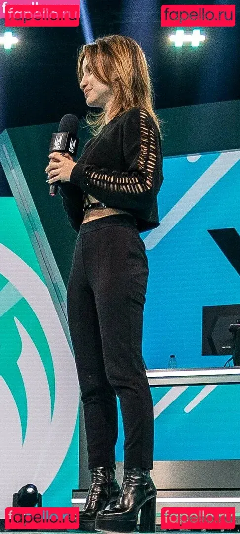 Laure Valée Onlyfans Photo Gallery 