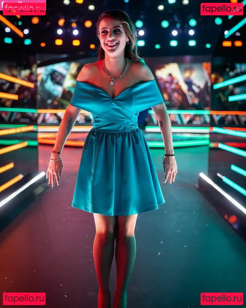 Laure Valée Onlyfans Photo Gallery 