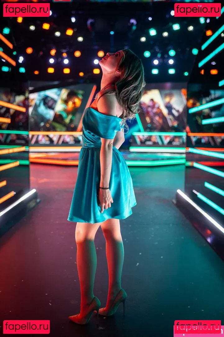 Laure Valée Onlyfans Photo Gallery 