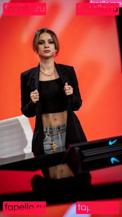 Laure Valée Onlyfans Photo Gallery 