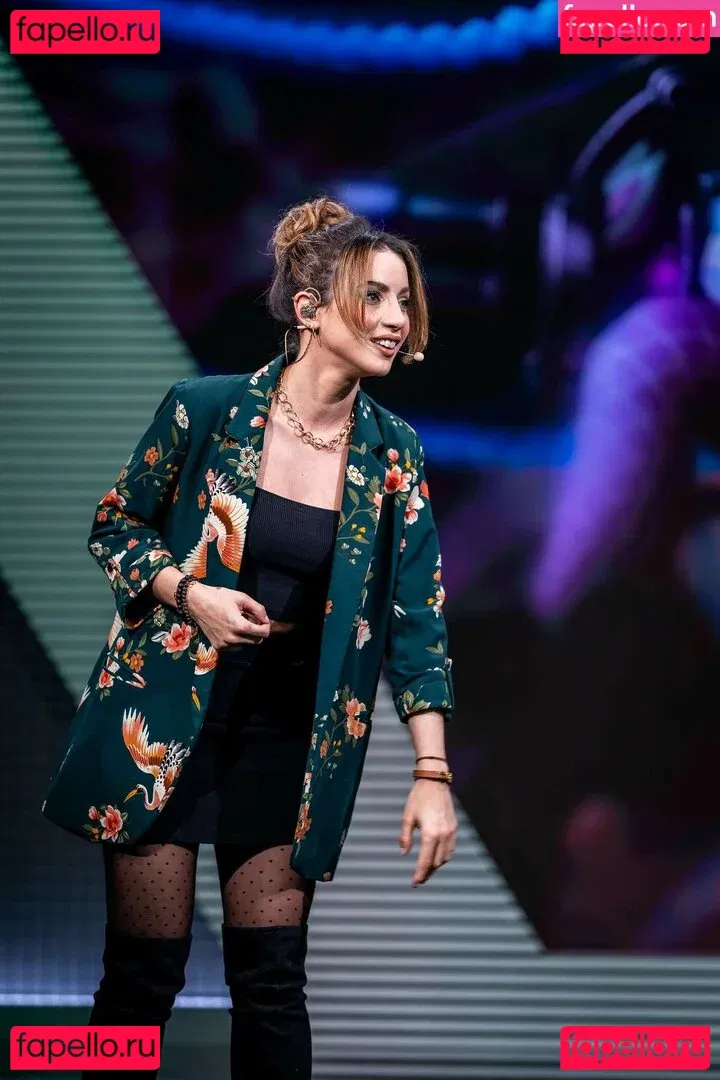 Laure Valée Onlyfans Photo Gallery 