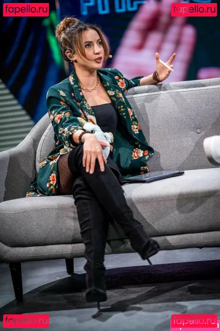 Laure Valée Onlyfans Photo Gallery 