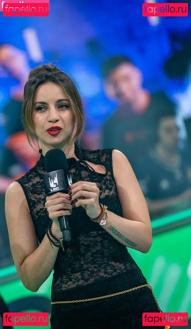 Laure Valée Onlyfans Photo Gallery 