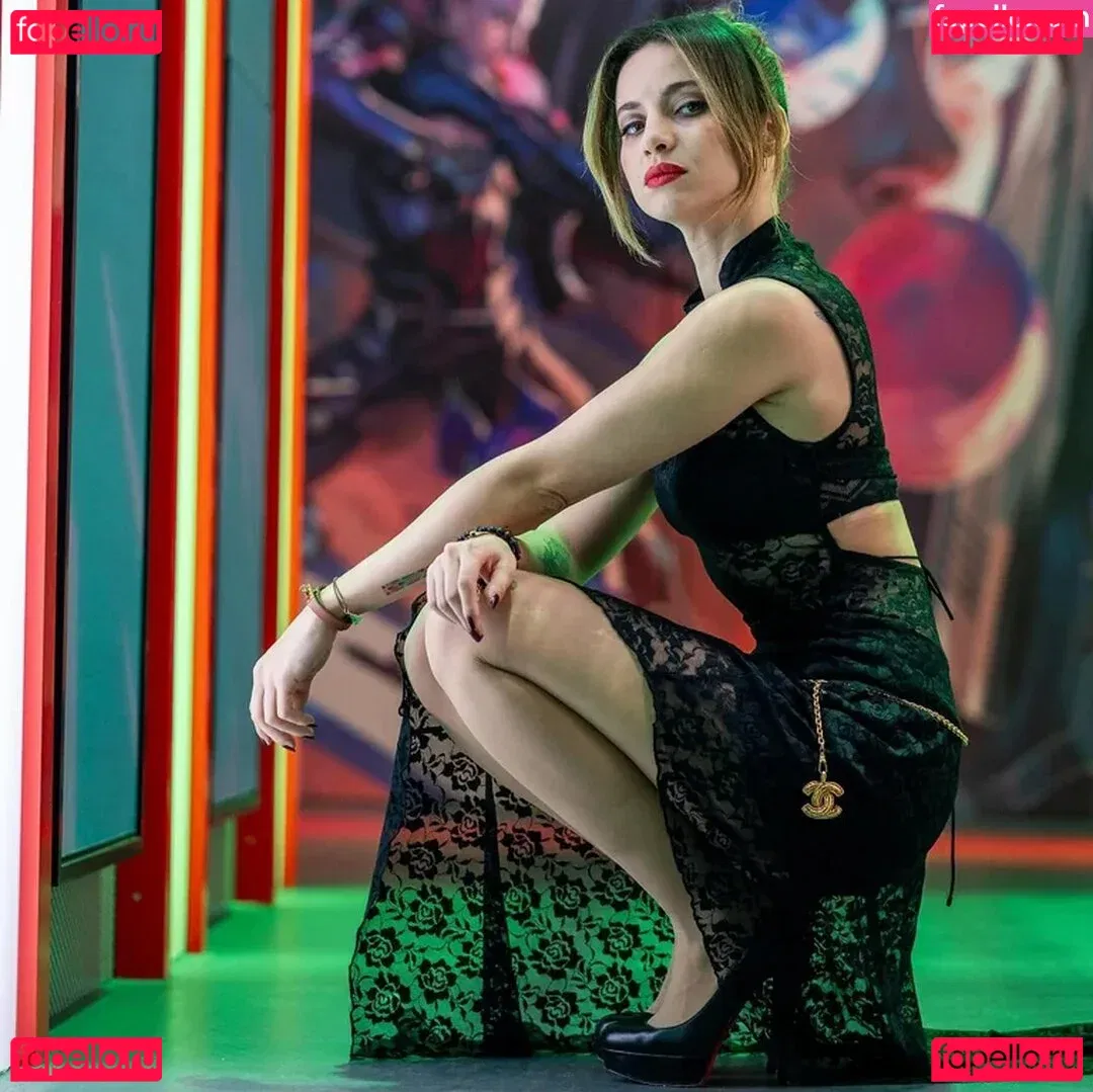 Laure Valée Onlyfans Photo Gallery 