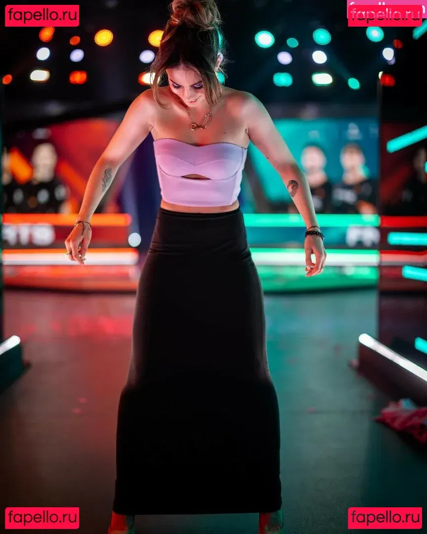 Laure Valée Onlyfans Photo Gallery 