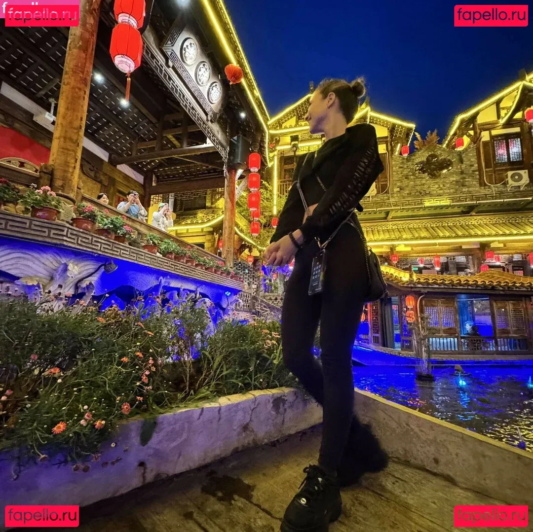 Laure Valée Onlyfans Photo Gallery 