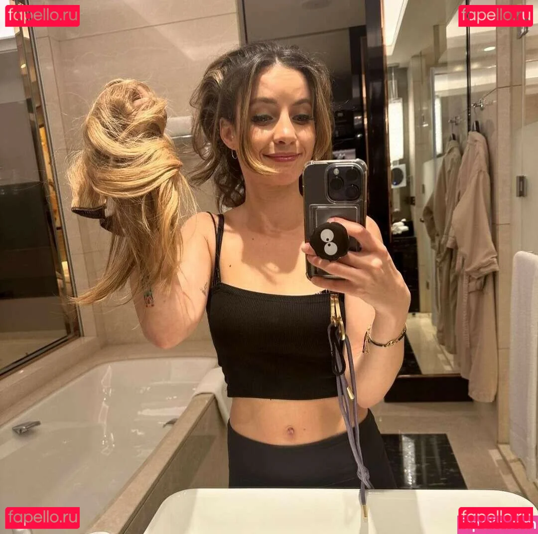 Laure Valée Onlyfans Photo Gallery 