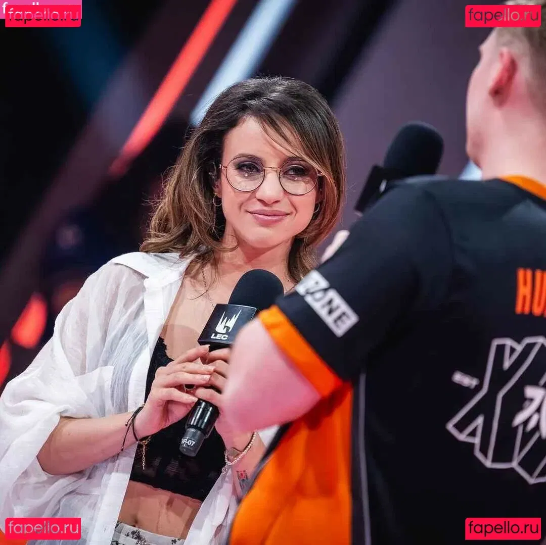 Laure Valée Onlyfans Photo Gallery 