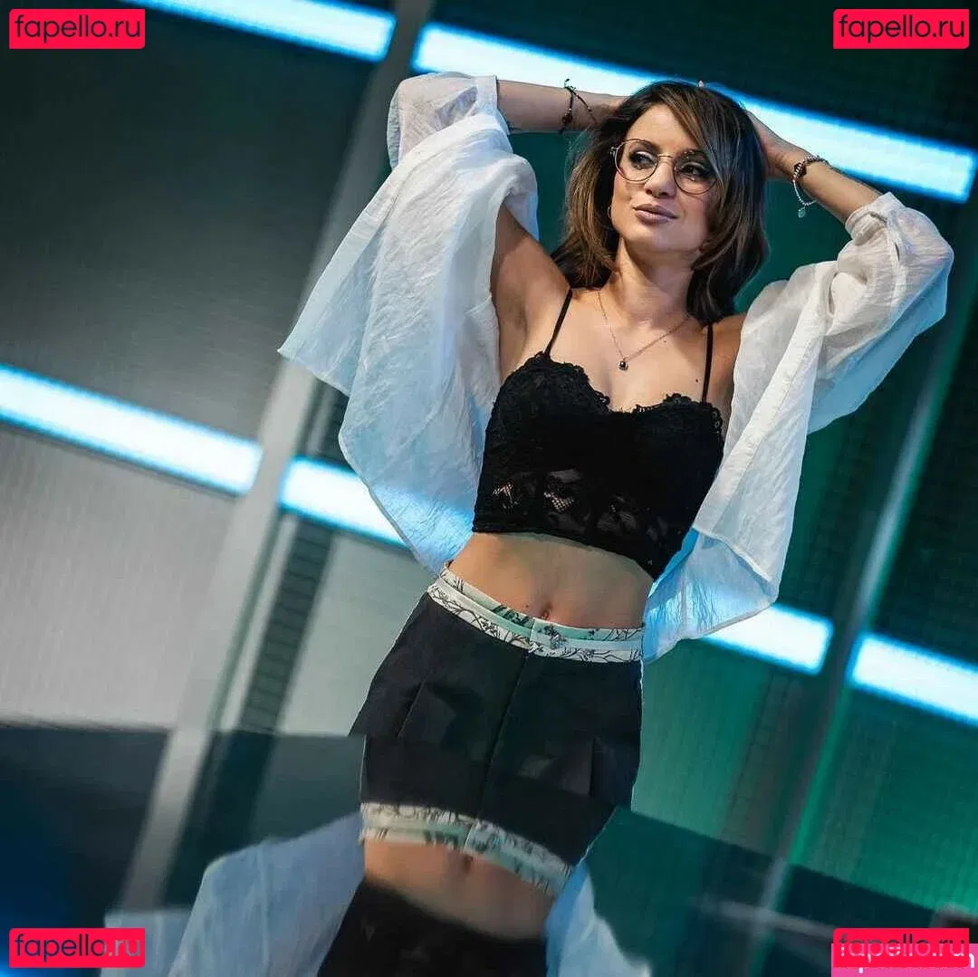 Laure Valée Onlyfans Photo Gallery 