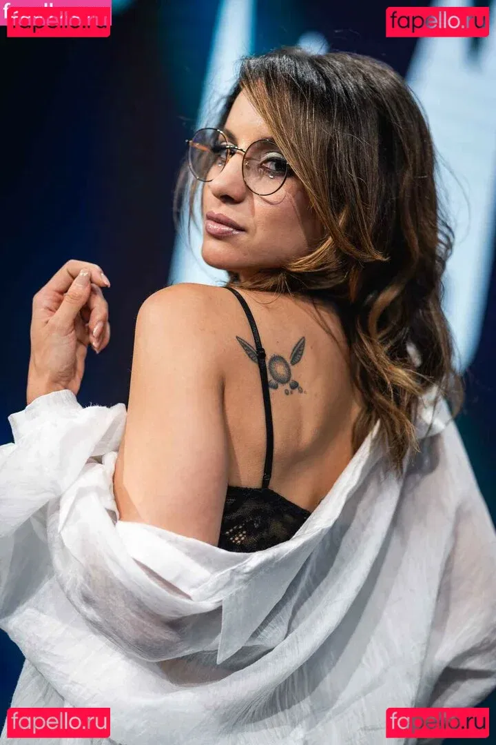 Laure Valée Onlyfans Photo Gallery 