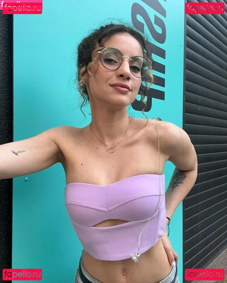 Laure Valée Onlyfans Photo Gallery 