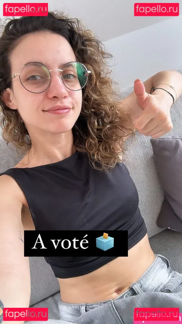 Laure Valée Onlyfans Photo Gallery 