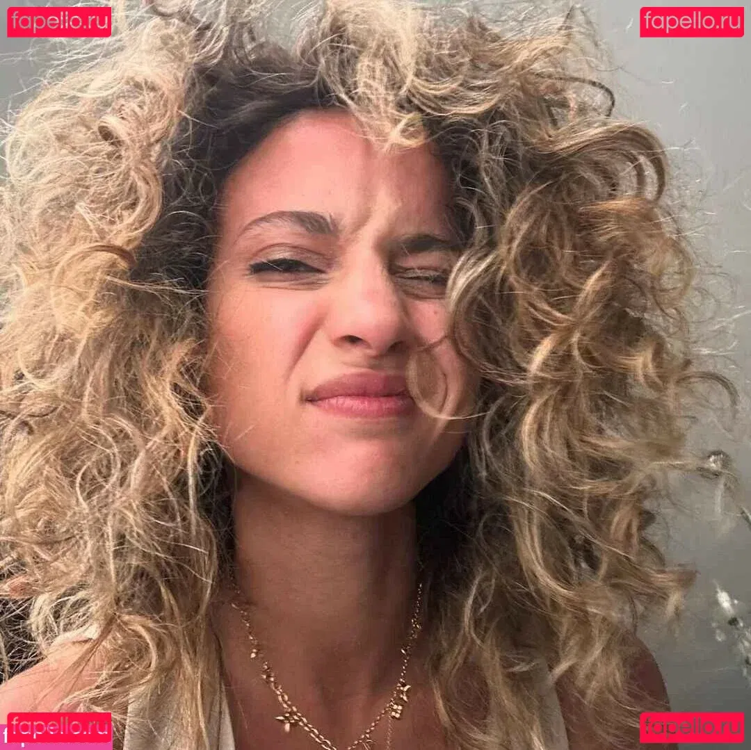 Laure Valée Onlyfans Photo Gallery 