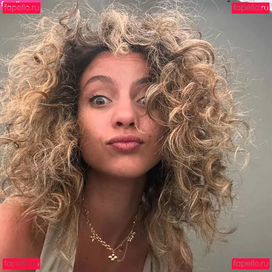 Laure Valée Onlyfans Photo Gallery 