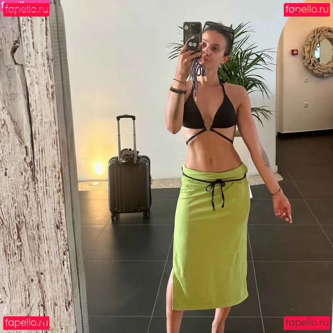 Laure Valée Onlyfans Photo Gallery 