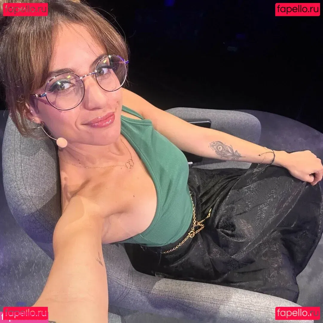 Laure Valée Onlyfans Photo Gallery 