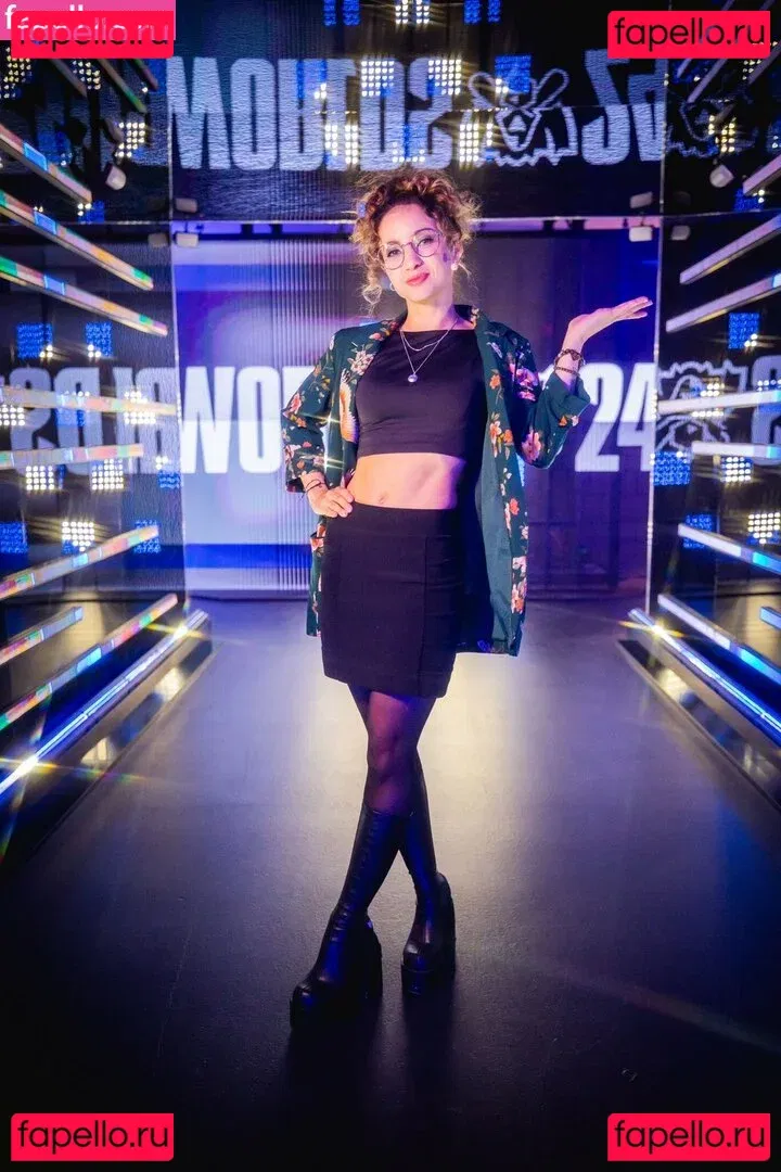 Laure Valée Onlyfans Photo Gallery 