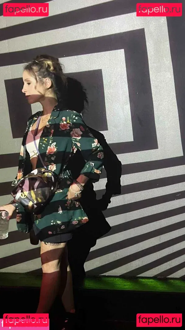 Laure Valée Onlyfans Photo Gallery 