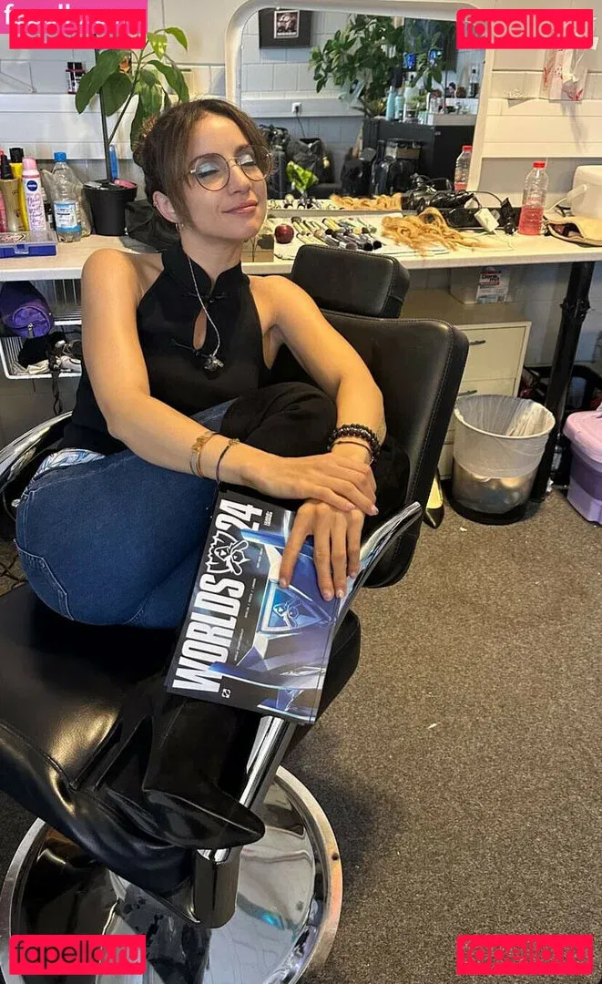 Laure Valée Onlyfans Photo Gallery 