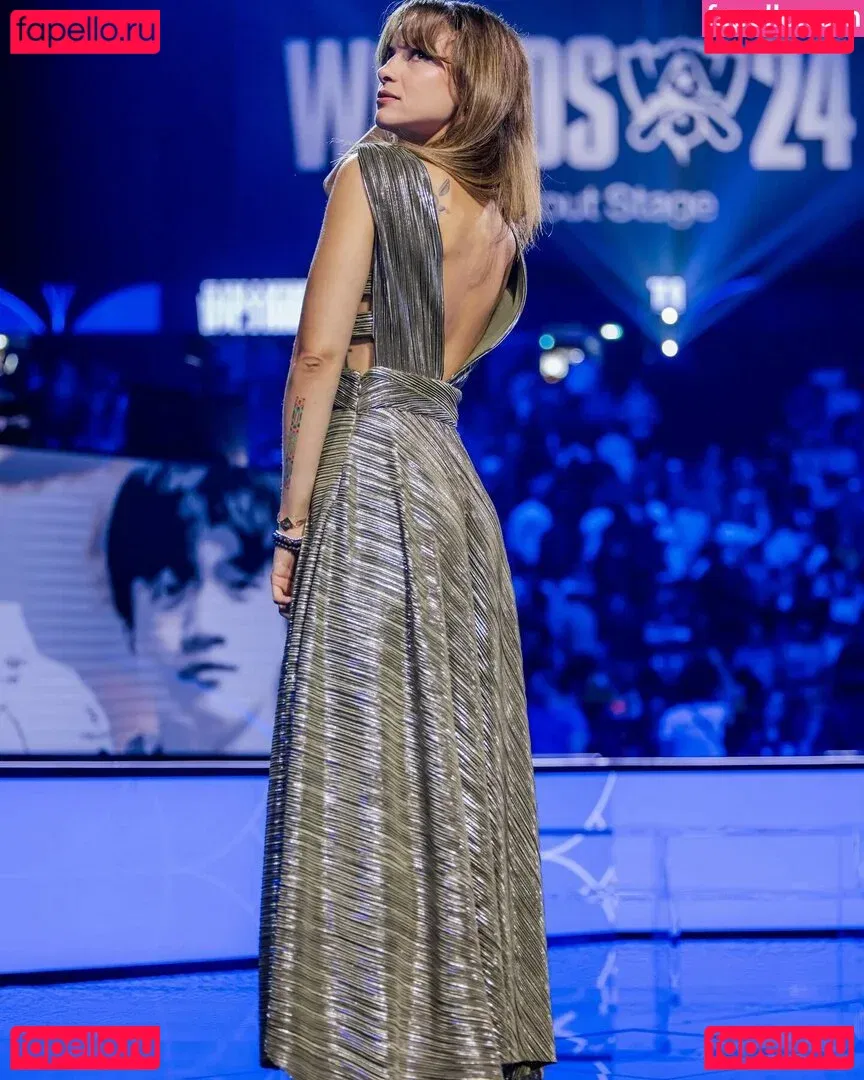 Laure Valée Onlyfans Photo Gallery 