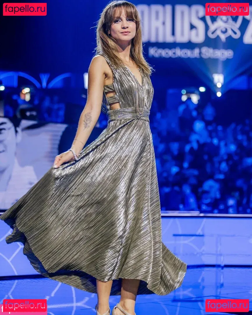 Laure Valée Onlyfans Photo Gallery 