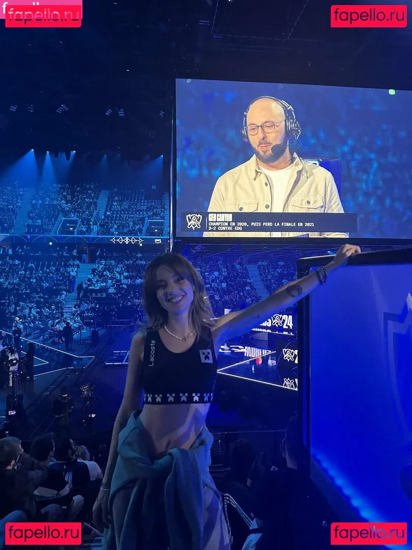 Laure Valée Onlyfans Photo Gallery 