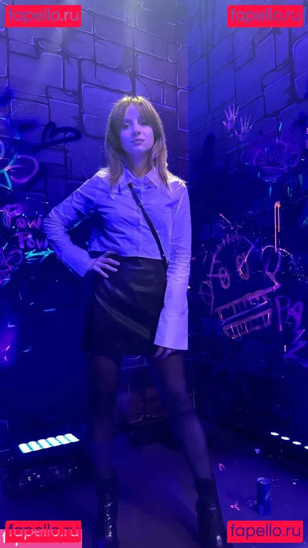 Laure Valée Onlyfans Photo Gallery 