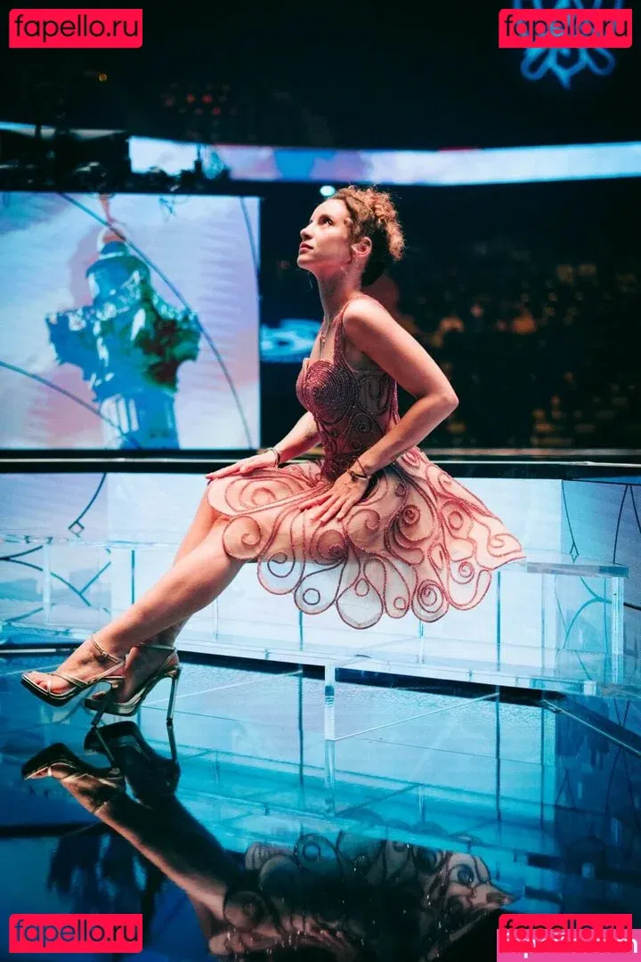 Laure Valée Onlyfans Photo Gallery 