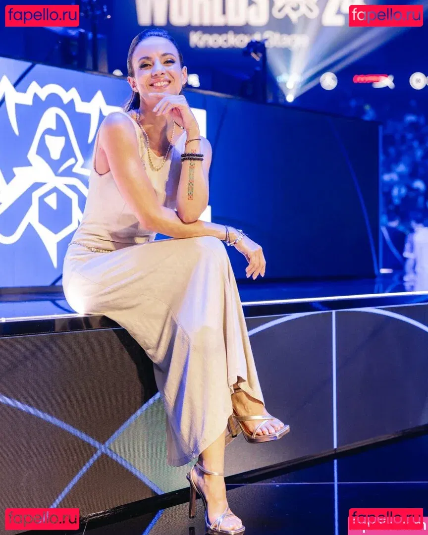 Laure Valée Onlyfans Photo Gallery 