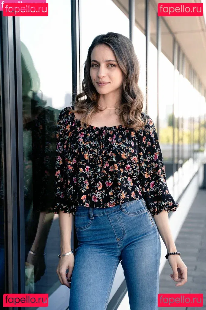 Laure Valée Onlyfans Photo Gallery 