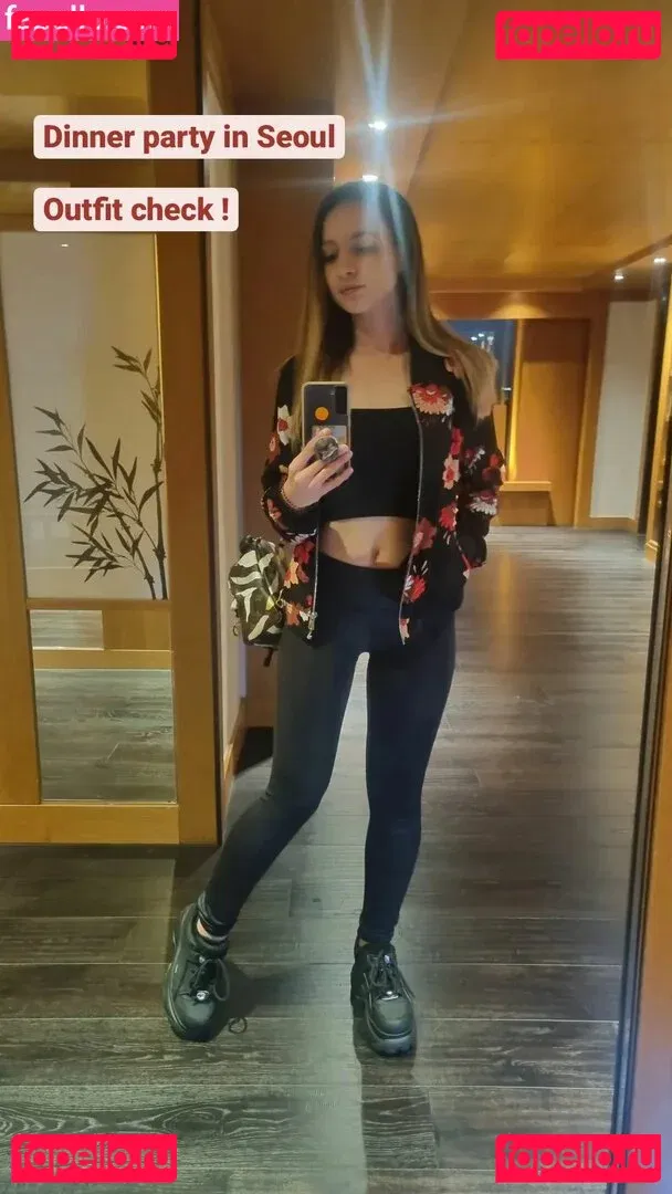 Laure Valée Onlyfans Photo Gallery 