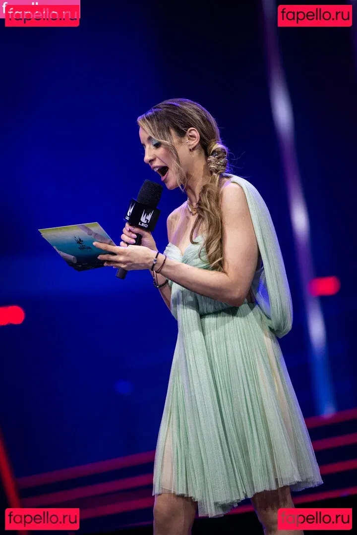 Laure Valée Onlyfans Photo Gallery 