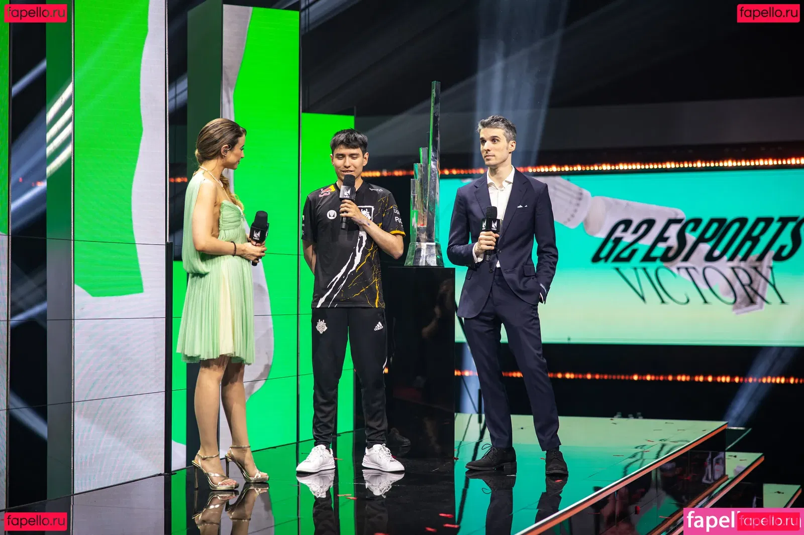 Laure Valée Onlyfans Photo Gallery 