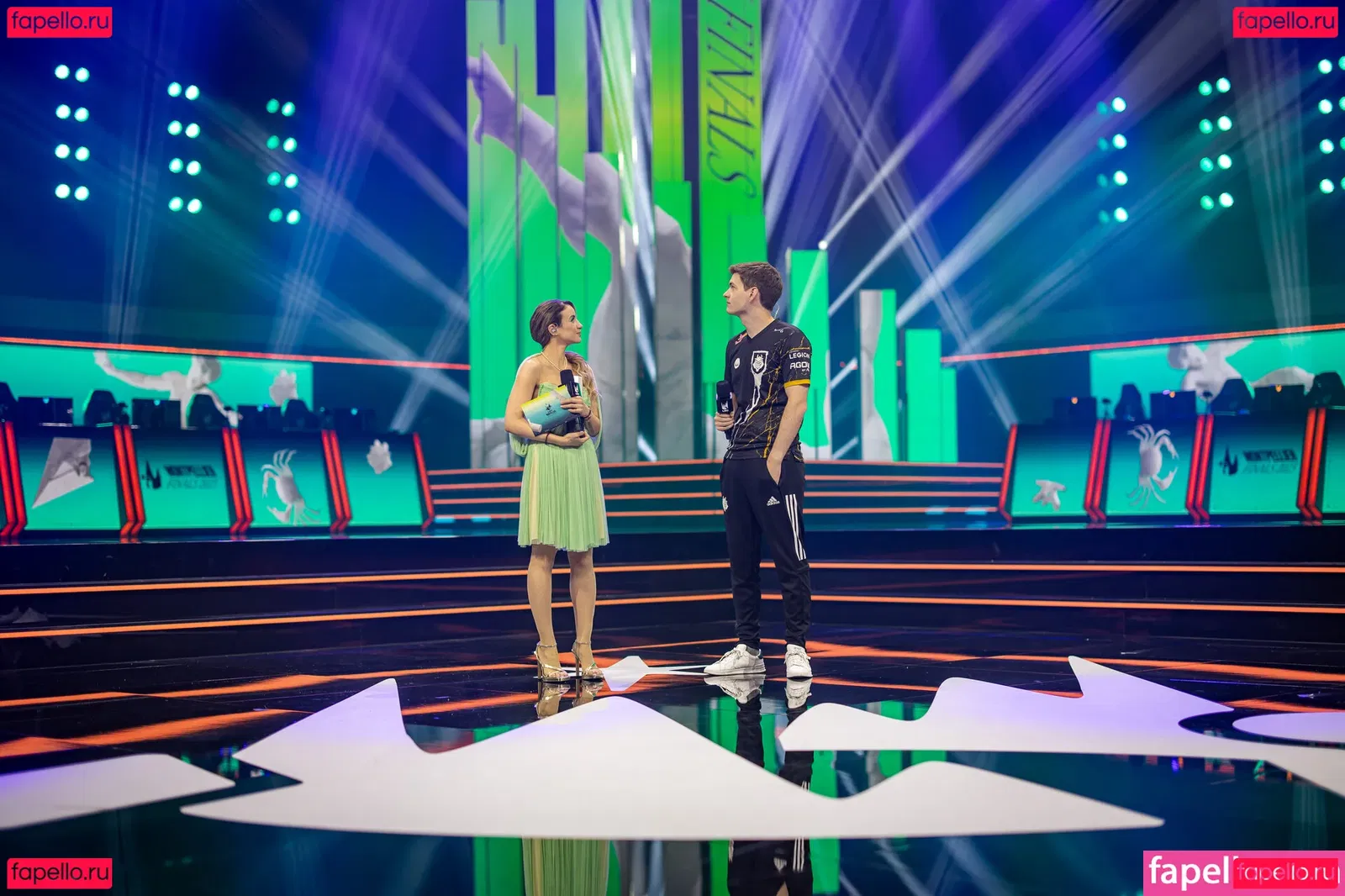 Laure Valée Onlyfans Photo Gallery 