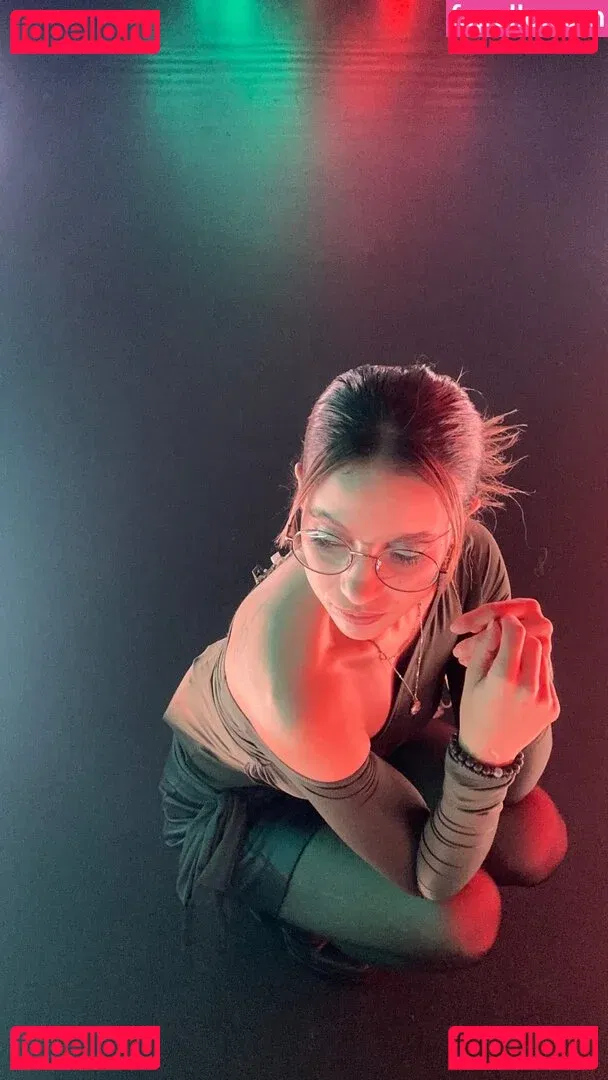 Laure Valée Onlyfans Photo Gallery 