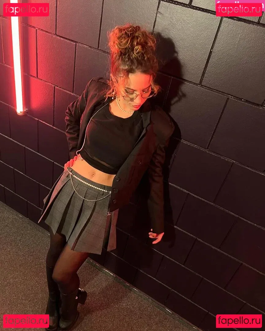 Laure Valée Onlyfans Photo Gallery 