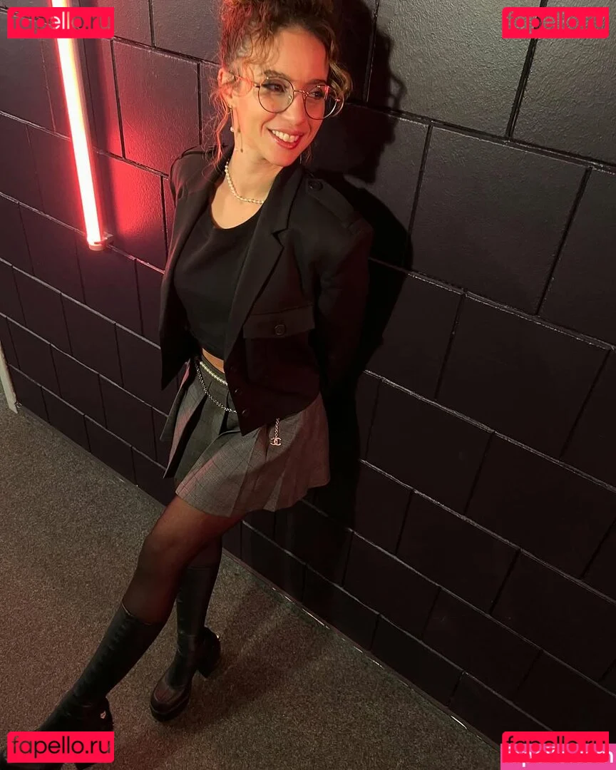 Laure Valée Onlyfans Photo Gallery 