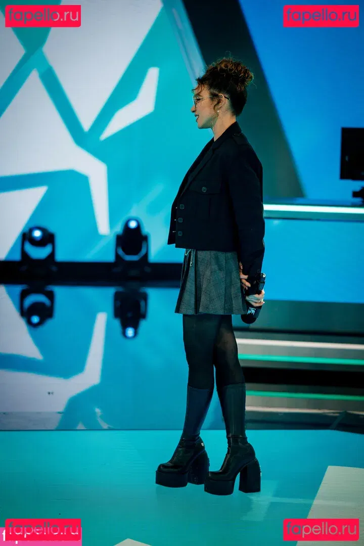 Laure Valée Onlyfans Photo Gallery 