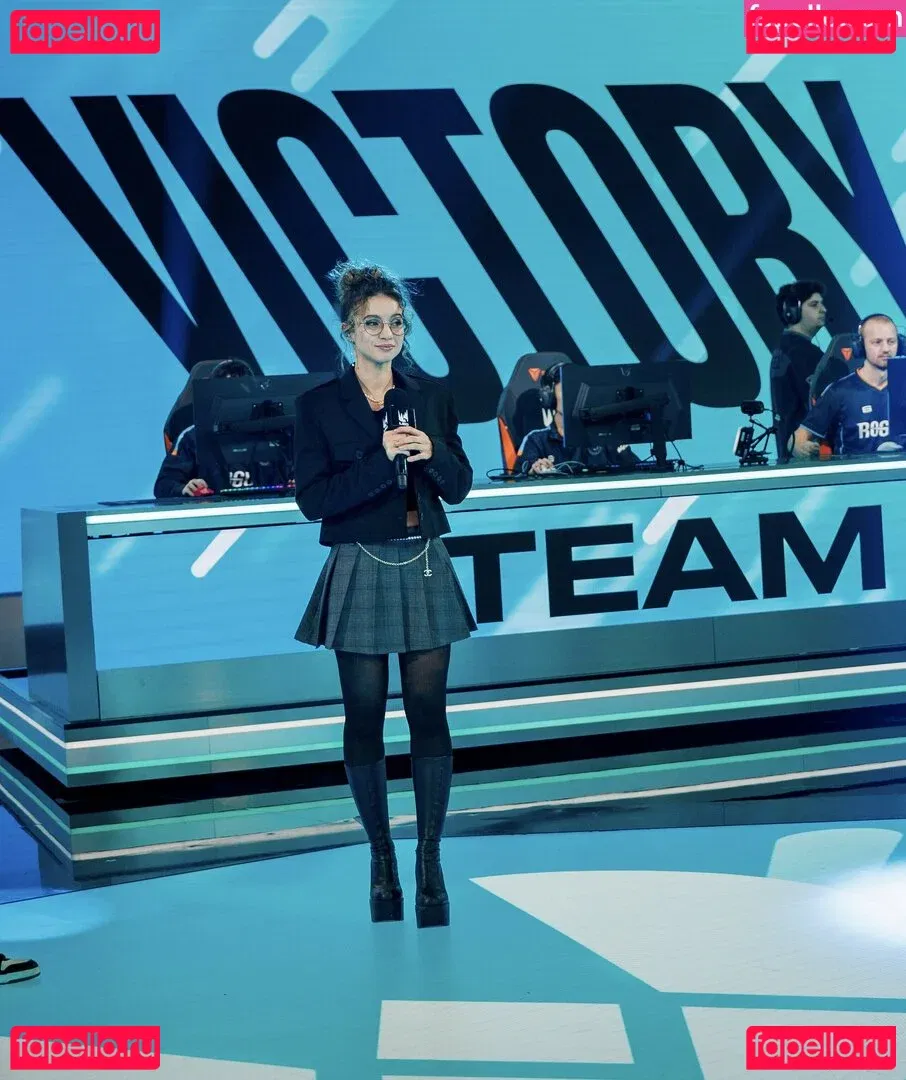 Laure Valée Onlyfans Photo Gallery 