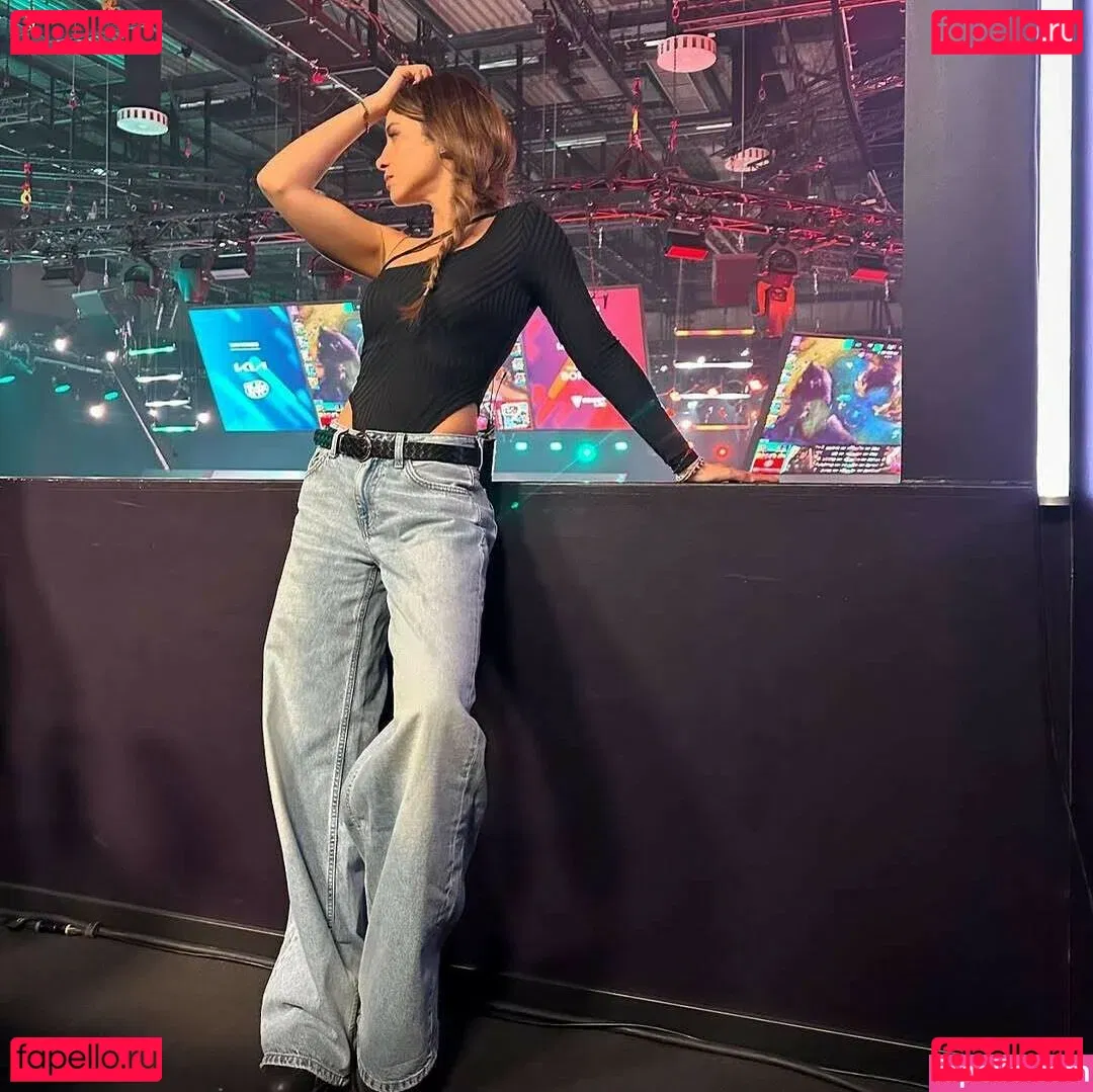 Laure Valée Onlyfans Photo Gallery 