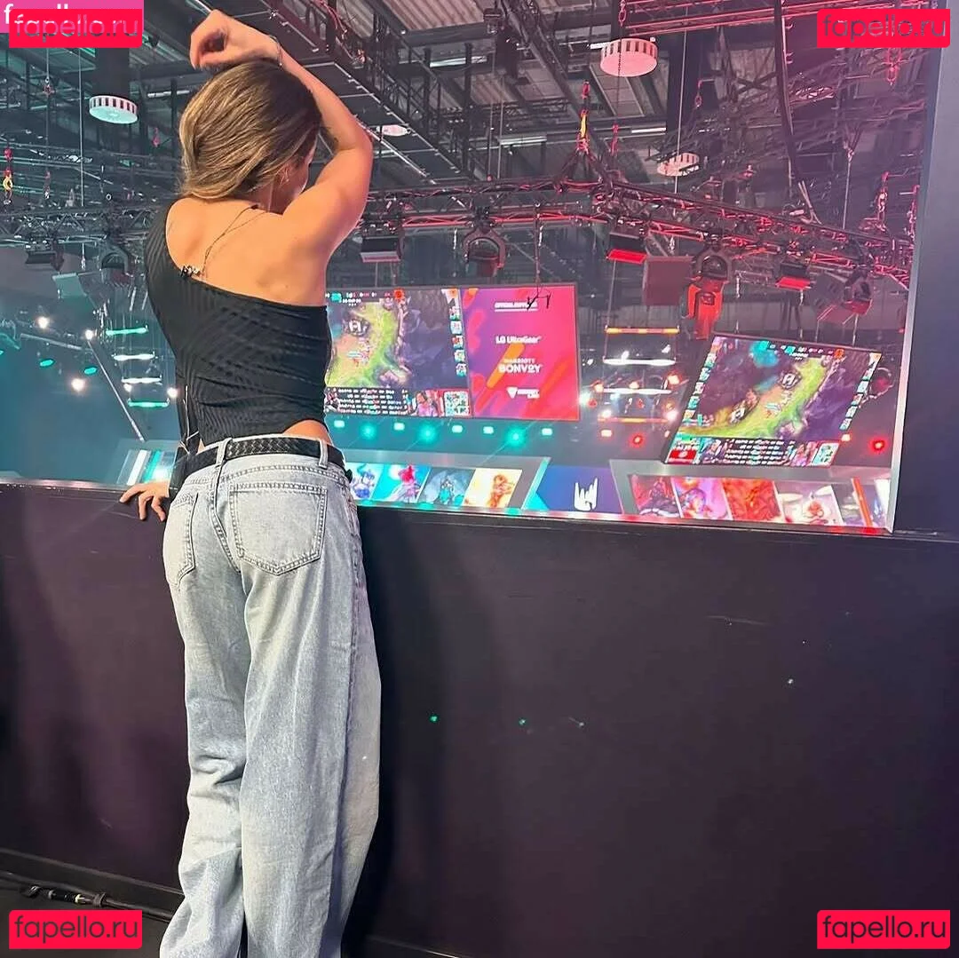 Laure Valée Onlyfans Photo Gallery 