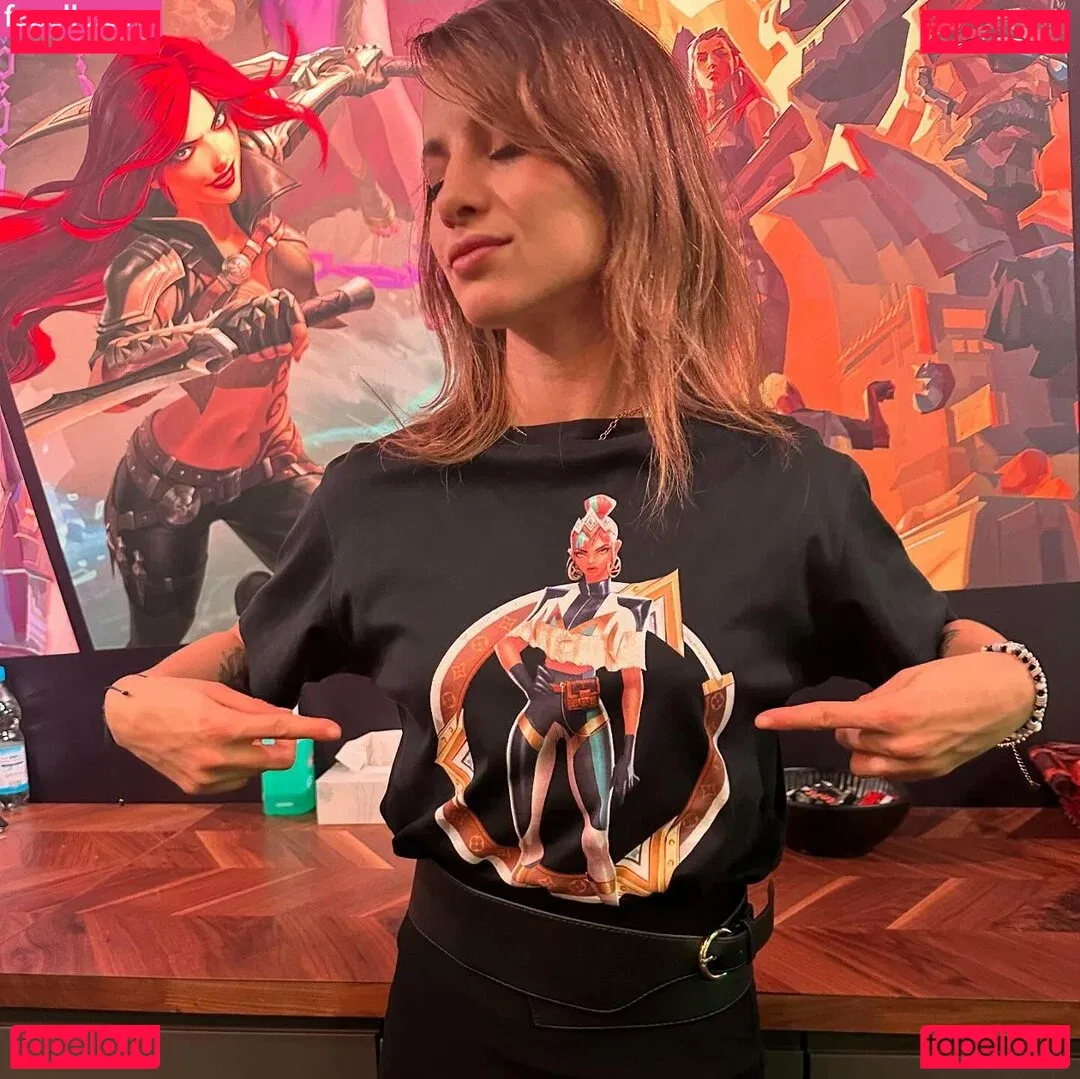 Laure Valée Onlyfans Photo Gallery 