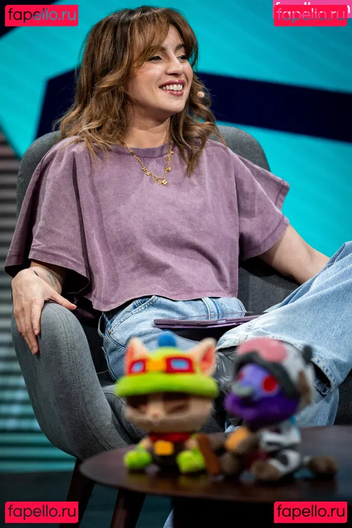 Laure Valée Onlyfans Photo Gallery 