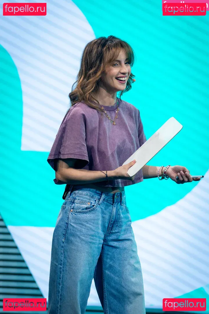 Laure Valée Onlyfans Photo Gallery 