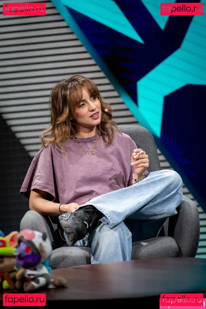 Laure Valée Onlyfans Photo Gallery 