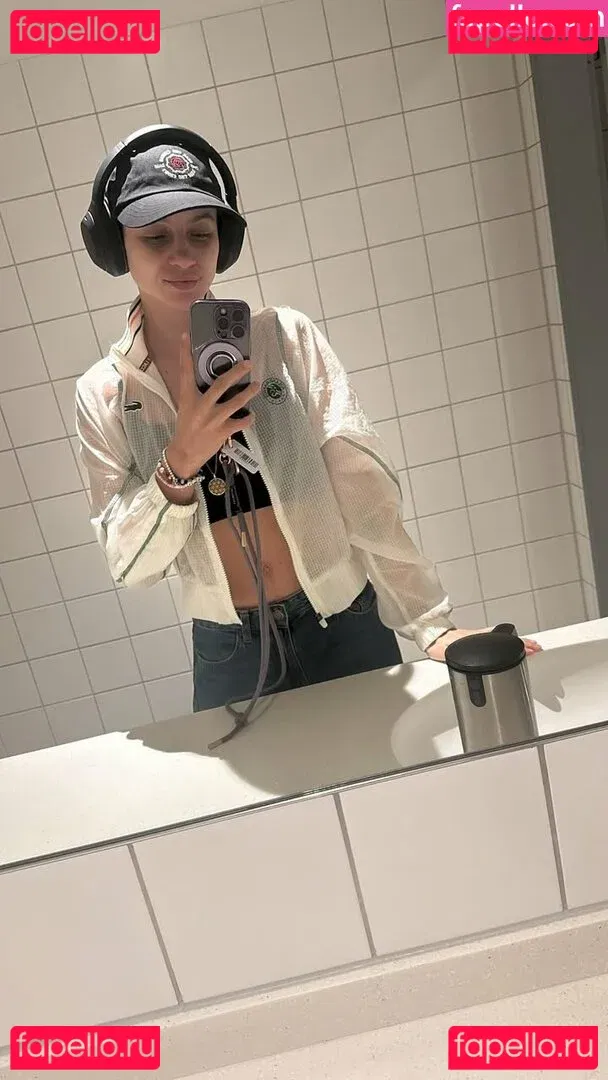 Laure Valée Onlyfans Photo Gallery 